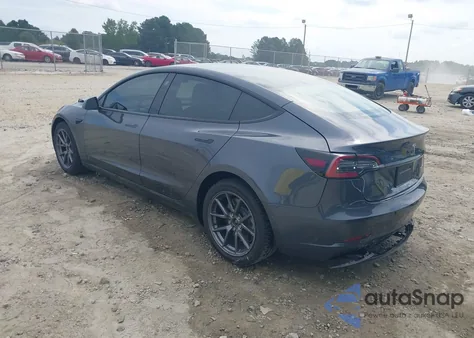 2022 Tesla Model 3 Long Range Dual Motor All-Wheel Drive z USA, uszkodzony, nr VIN 5YJ3E1EBXNF273177